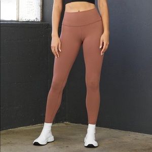 Alo High-Waist Airbrush Legging in Chestnut 🌰
